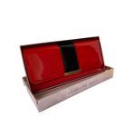 Piros lakkbőr pénztárca